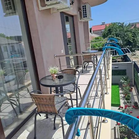 Gæstehus Casa Constantin Vic 4*